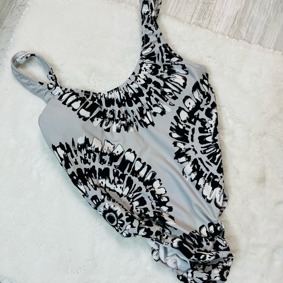 Ele Swims One Piece gray/black/white pattern swimsuit Large NWOT - Picture 3 of 7